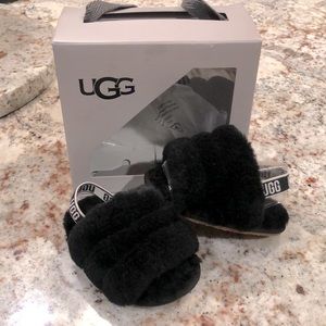 Ugg black infant size 4/5 fluff fur slides 😍
